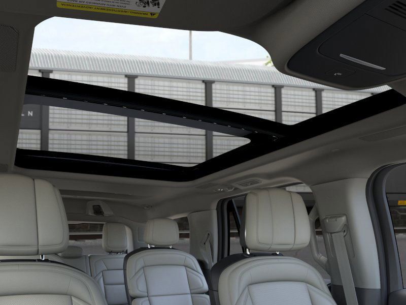 Thumbnail: 2025 Lincoln Navigator - 22