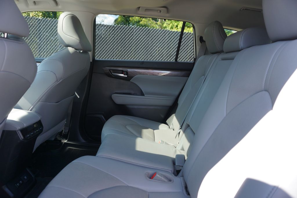 Thumbnail: 2021 Toyota Highlander - 12