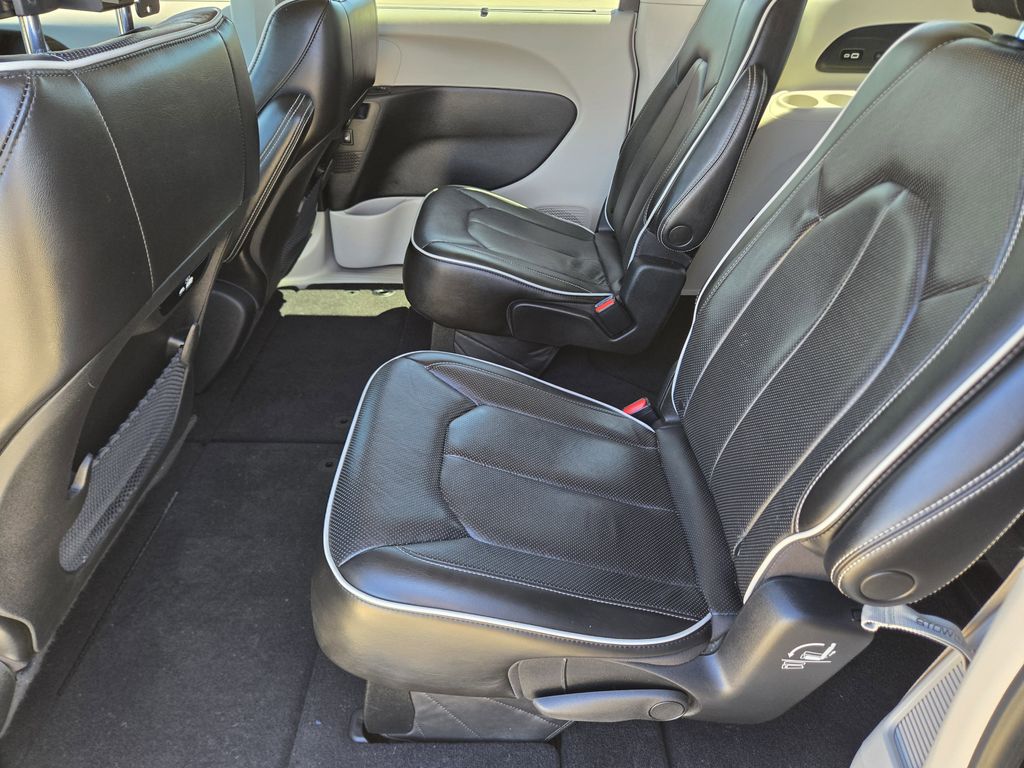 2022 Chrysler Pacifica Limited Black at Durrett Motor Company