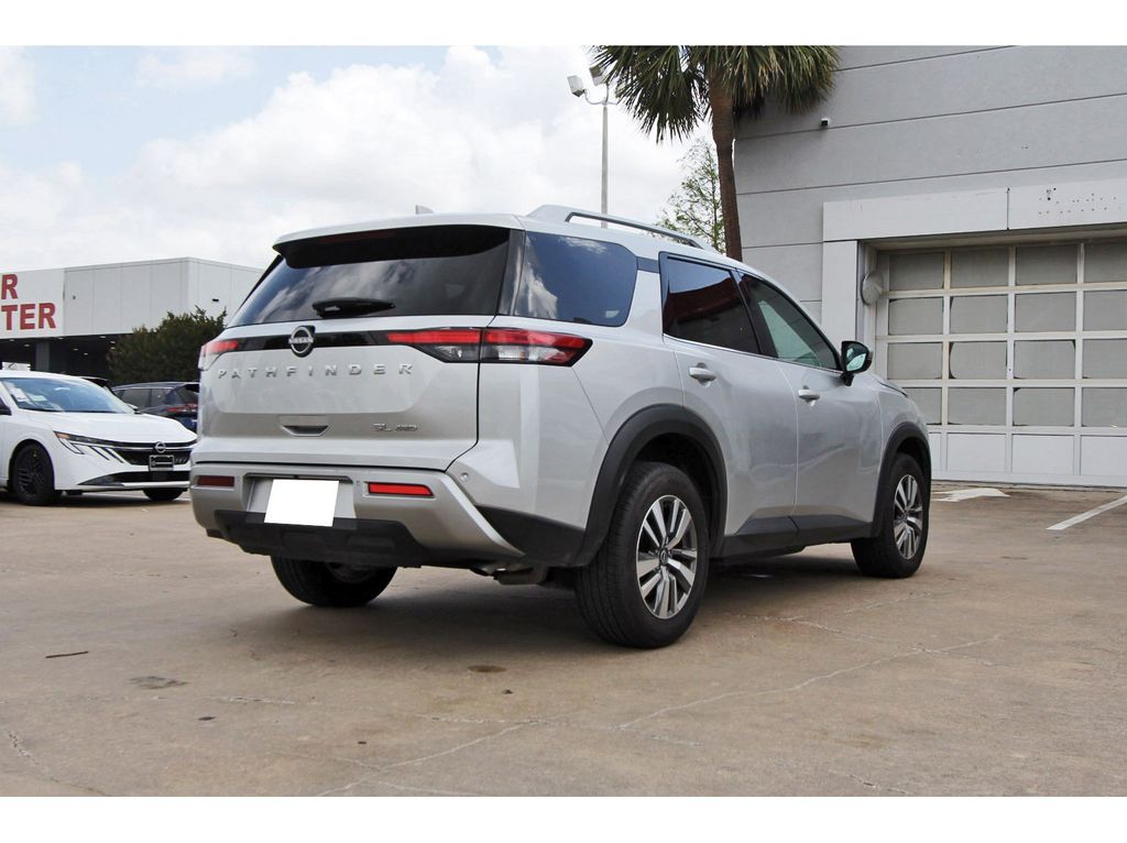 2025 Nissan Pathfinder SL - 3