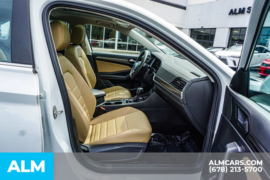 Used 2021 White Volkswagen SEL image 23