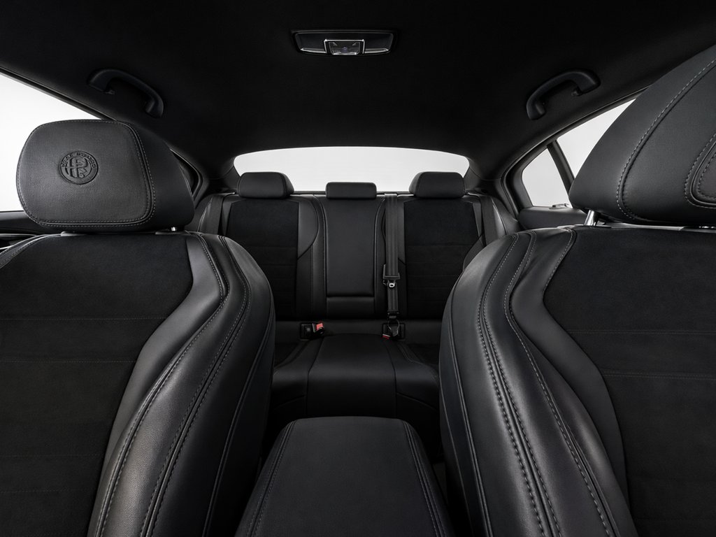 Thumbnail: 2018 Alfa Romeo Giulia - 12