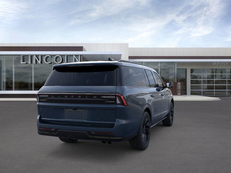 Thumbnail: 2025 Lincoln Navigator L - 8