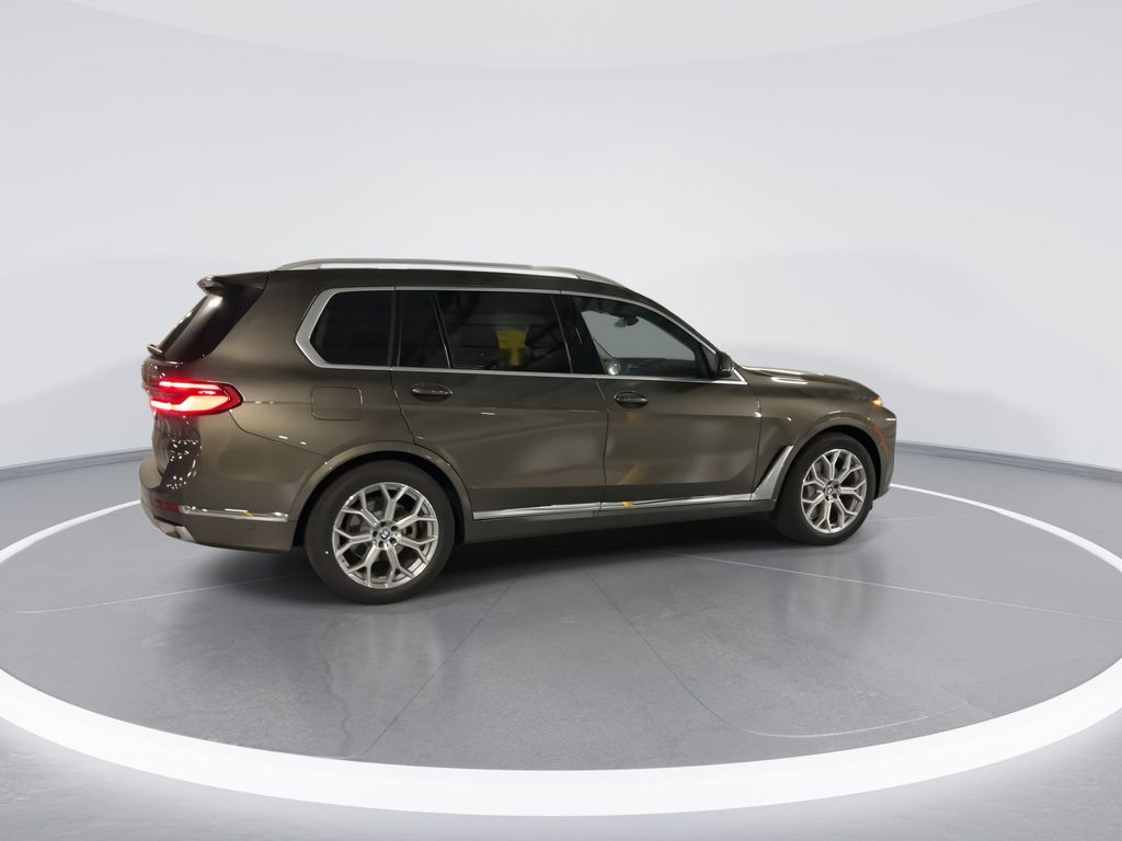 2025 BMW X7 xDrive40i 8