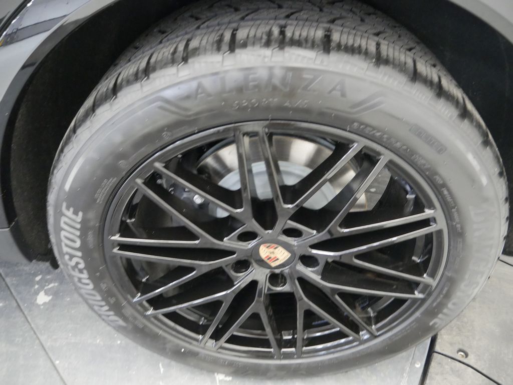 Thumbnail: 2026 Porsche Cayenne - 13