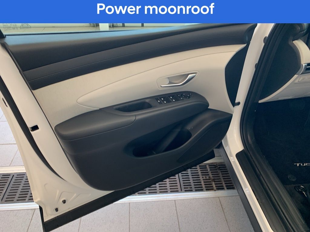 New 2026 White Hyundai SEL Premium image 4