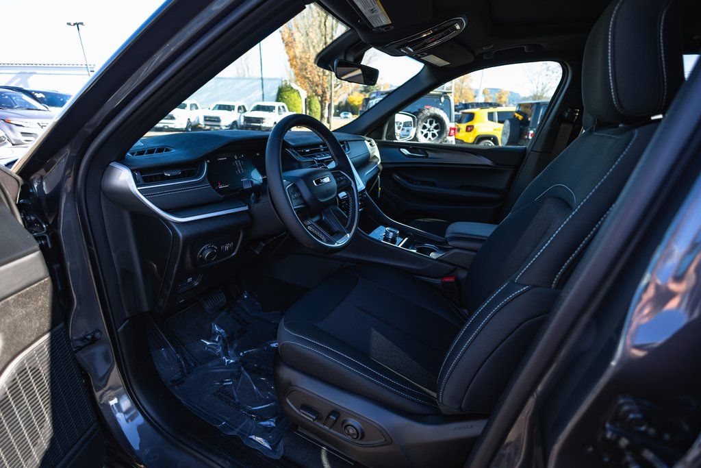2025 Jeep Grand Cherokee Laredo X thumbnail 19