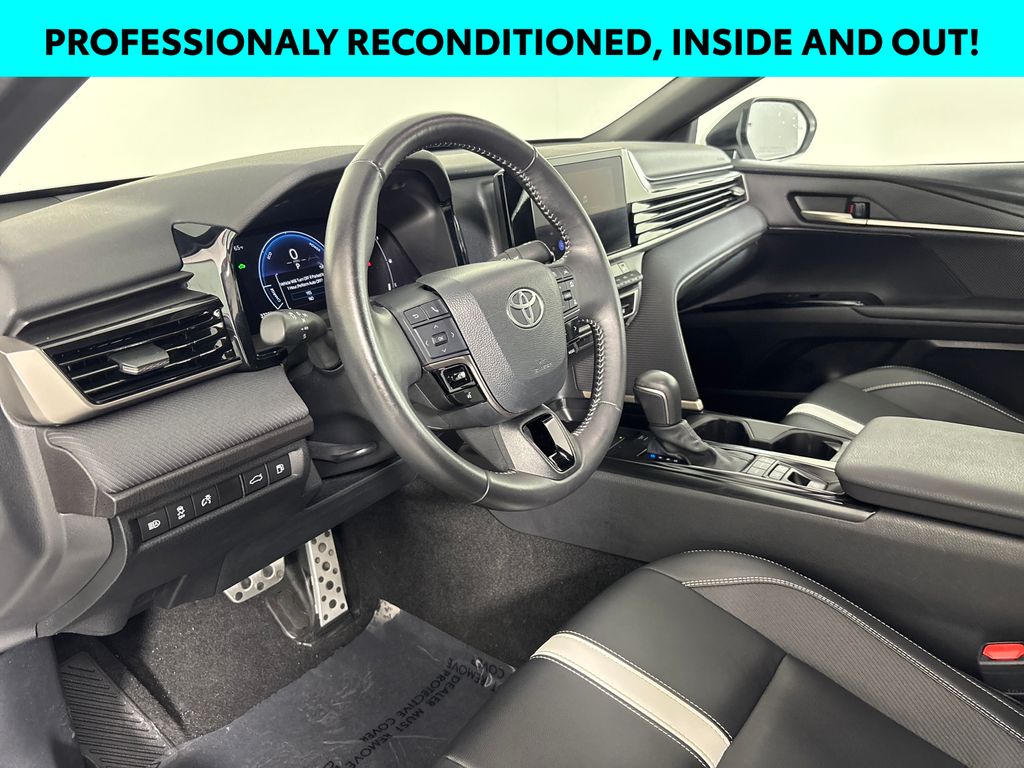 View vehicle photo 7