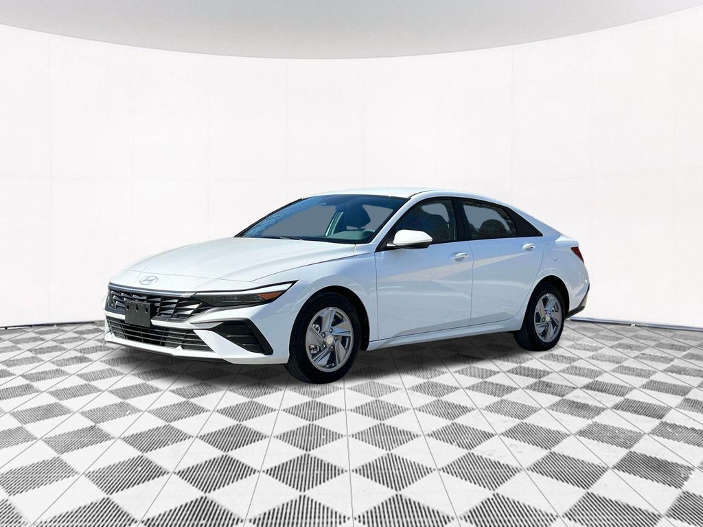 2024 Hyundai Elantra SE 2