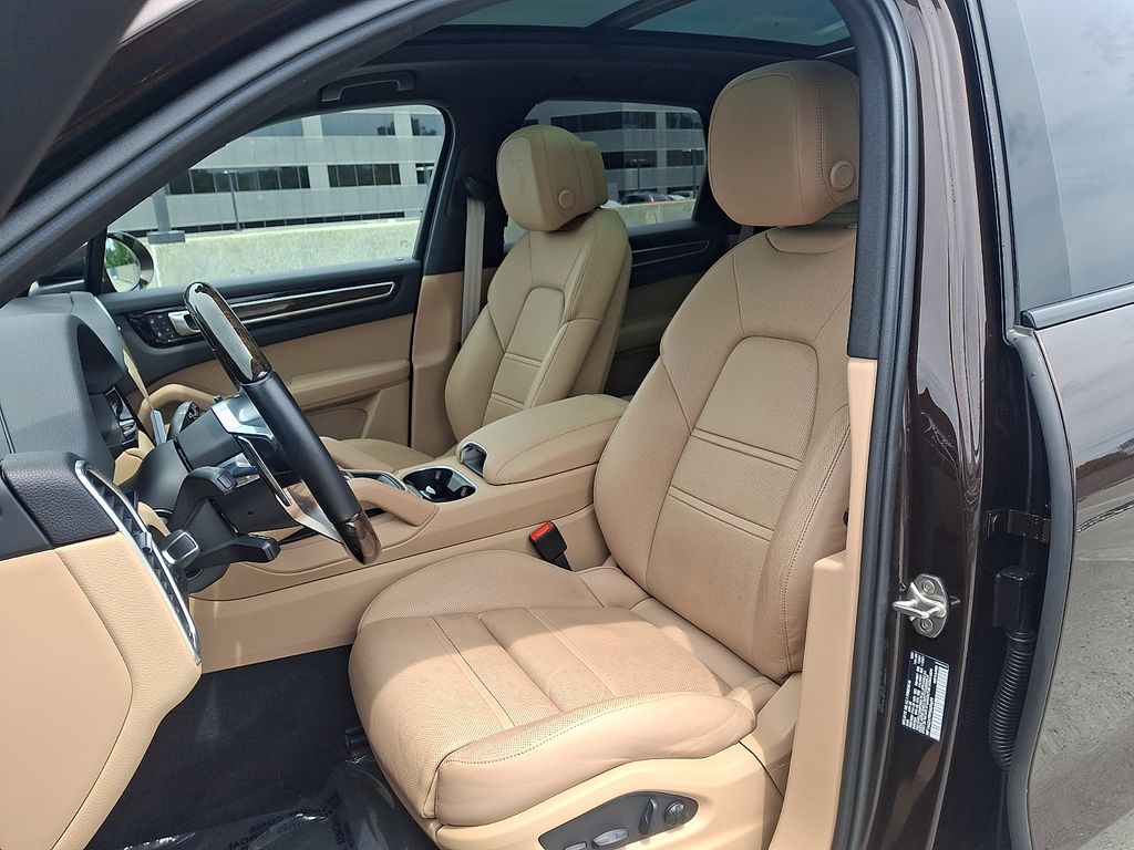 Thumbnail: 2023 Porsche Cayenne - 5