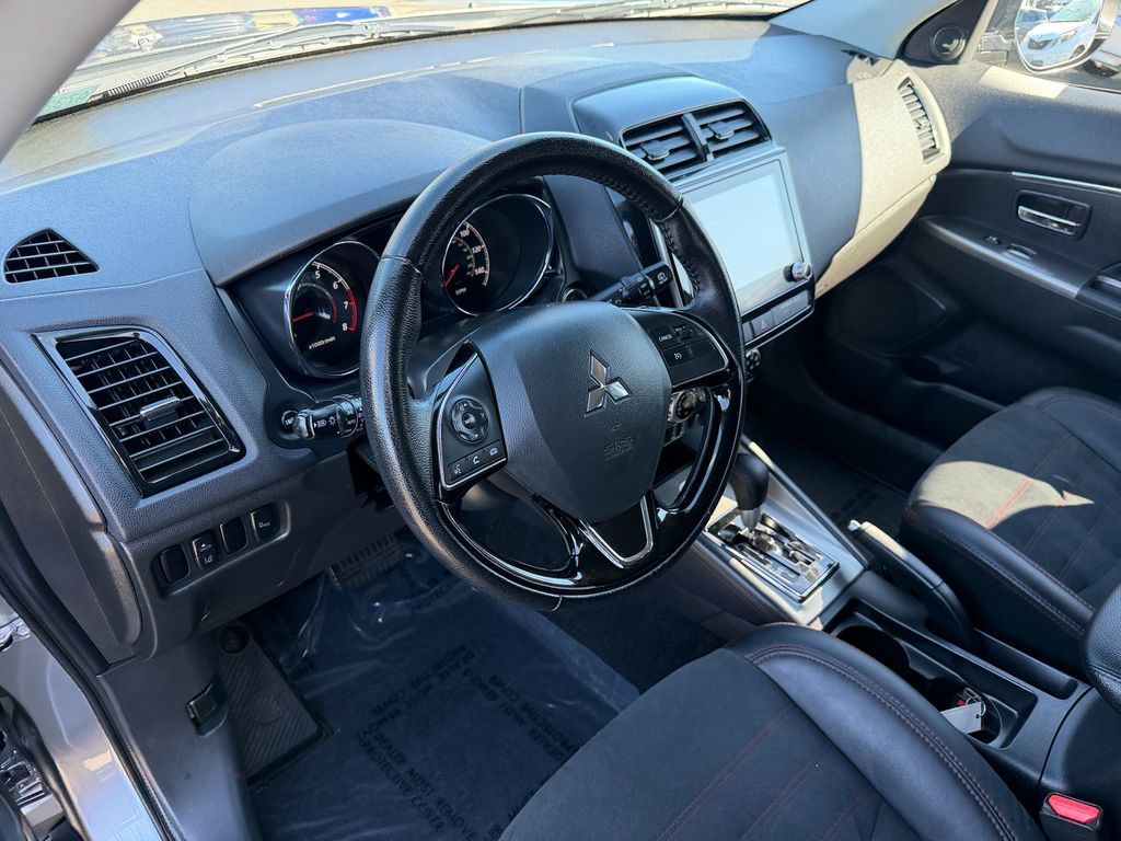 Used 2024  Mitsubishi 2.0 SE image 11