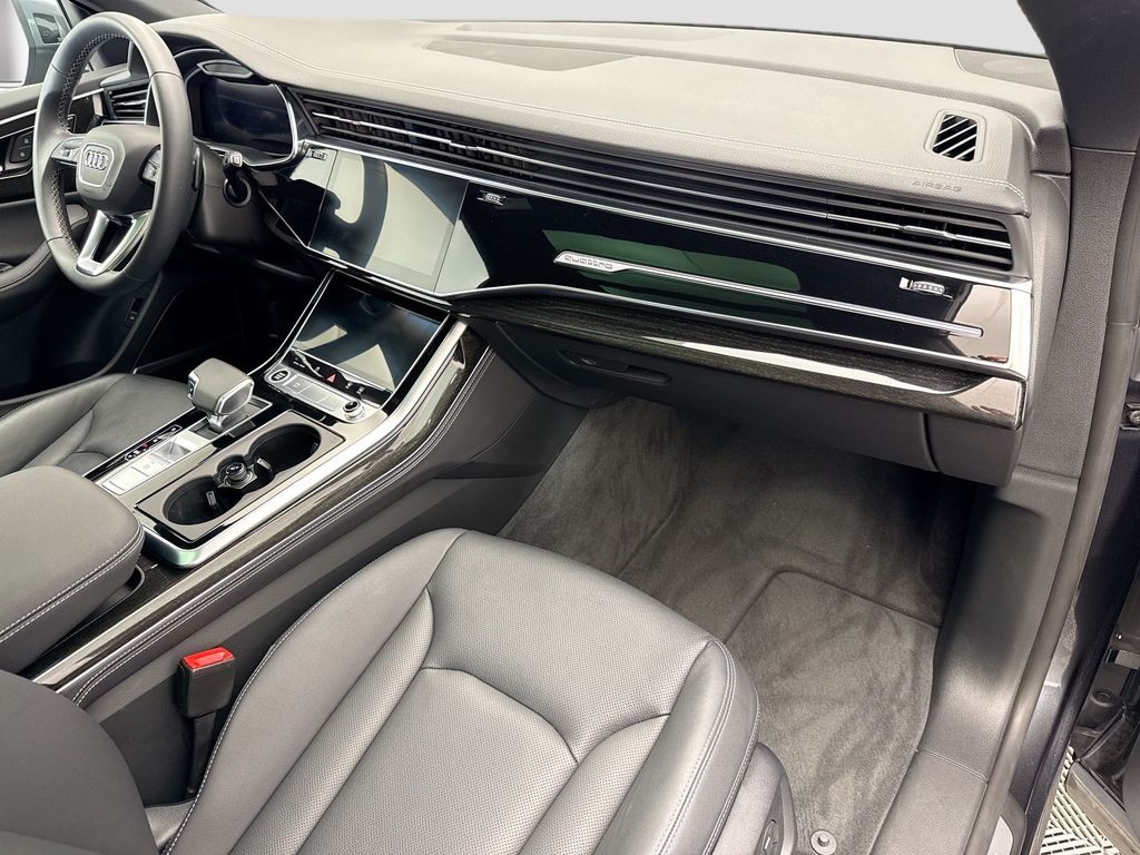 Thumbnail: 2025 Audi Q8 - 16