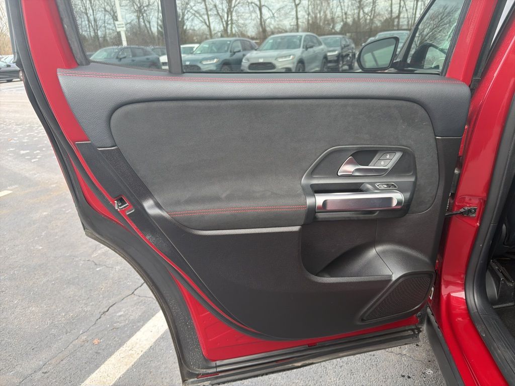 Thumbnail: 2020 Mercedes-Benz GLB - 21