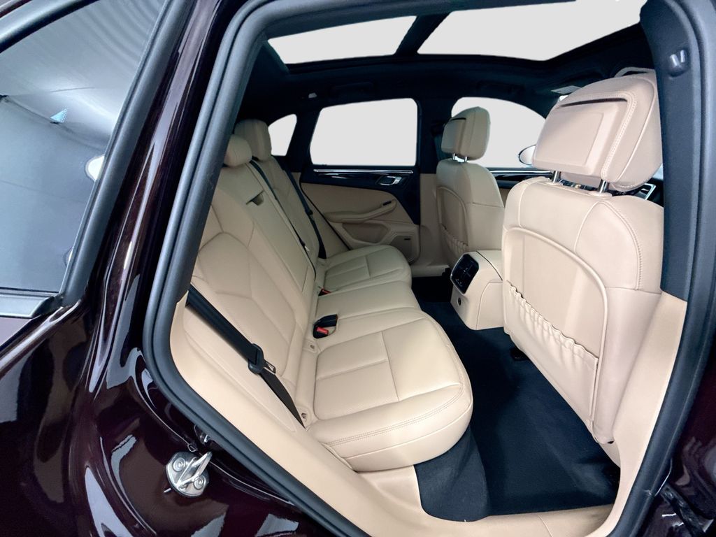 Thumbnail: 2026 Porsche Macan - 22