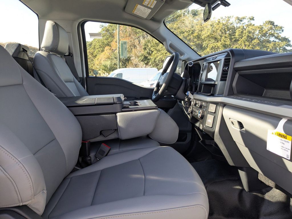 2025 Ford F-600 Chassis XL