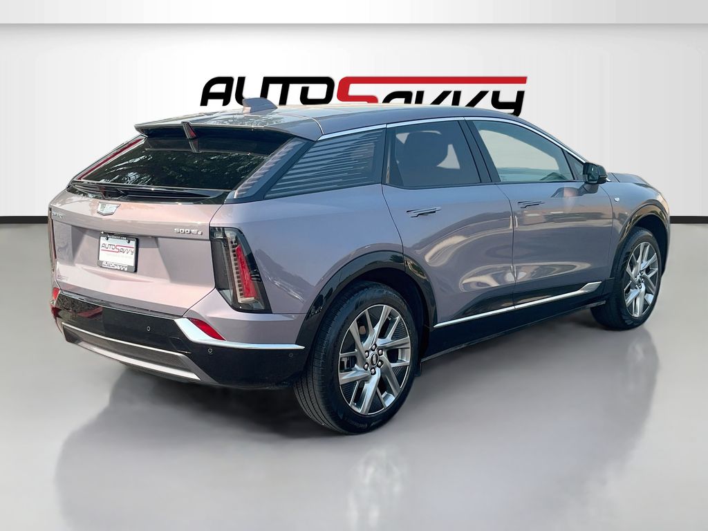 Used 2025 Silver Cadillac Luxury image 7