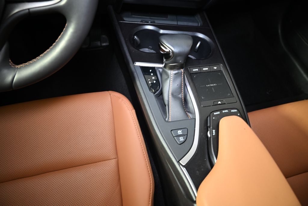Thumbnail: 2021 Lexus UX - 21