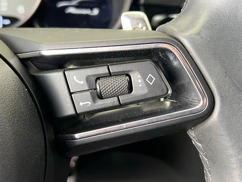 Thumbnail: 2023 Porsche Macan - 9