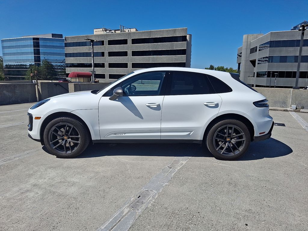 Thumbnail: 2023 Porsche Macan - 2