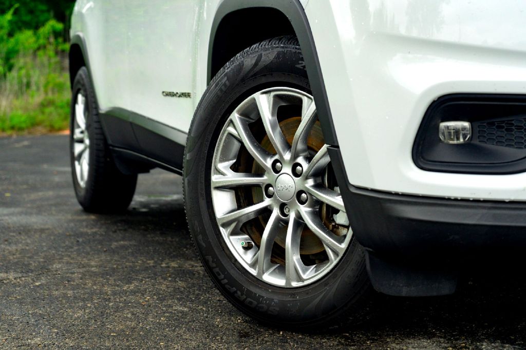 Used Car 2022 Jeep Cherokee  Latitude Lux For Sale Under $25,000 In Taylor, Texas