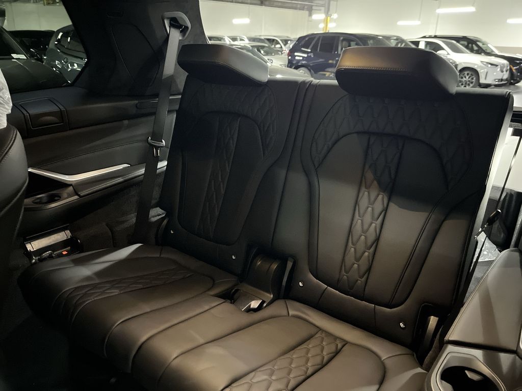 Thumbnail: 2026 BMW X7 - 24