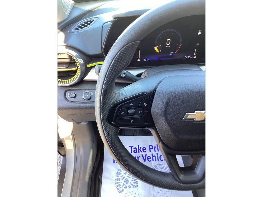 Used 2024 Chevrolet Trax SUV