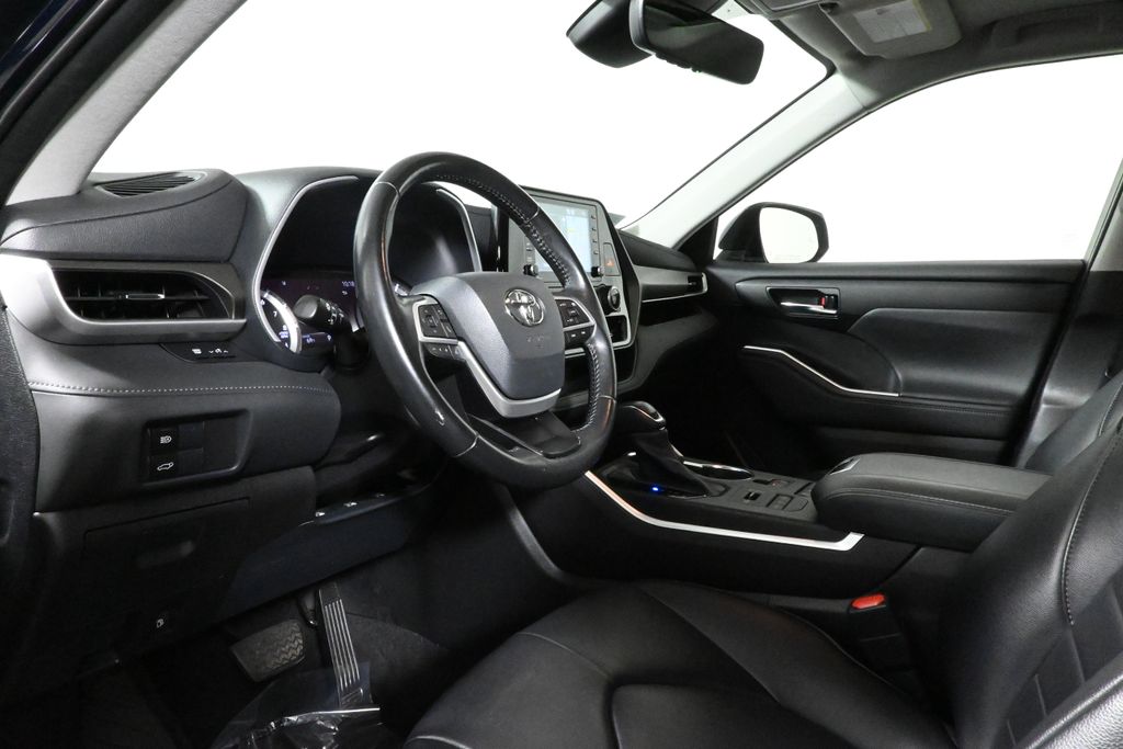 2022 Toyota Highlander XLE 16