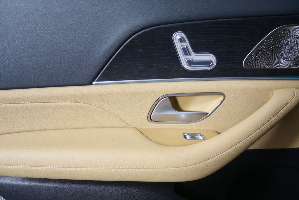 Thumbnail: 2024 Mercedes-Benz GLS - 14