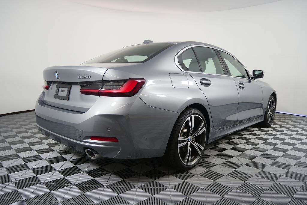 2024 BMW 3 Series 330i 3