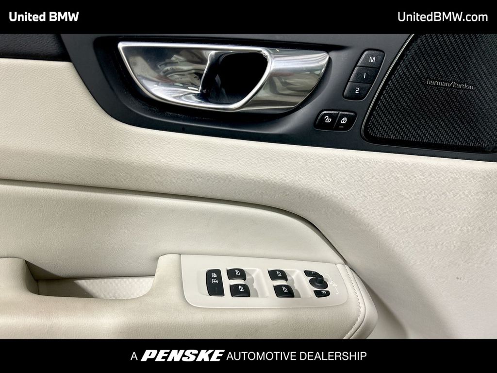 2022 Volvo XC60 B6 Inscription 11