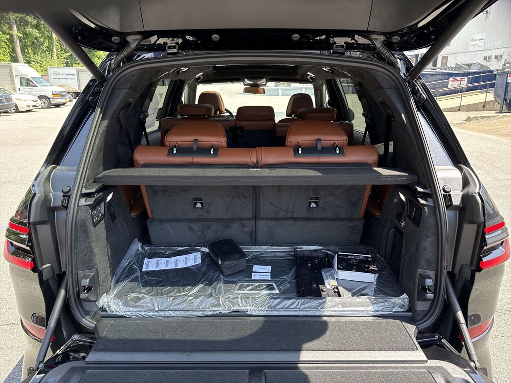 Thumbnail: 2027 BMW X7 - 25