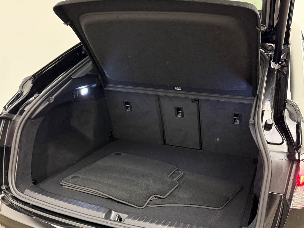 Thumbnail: 2022 Audi Q4 e-tron - 26