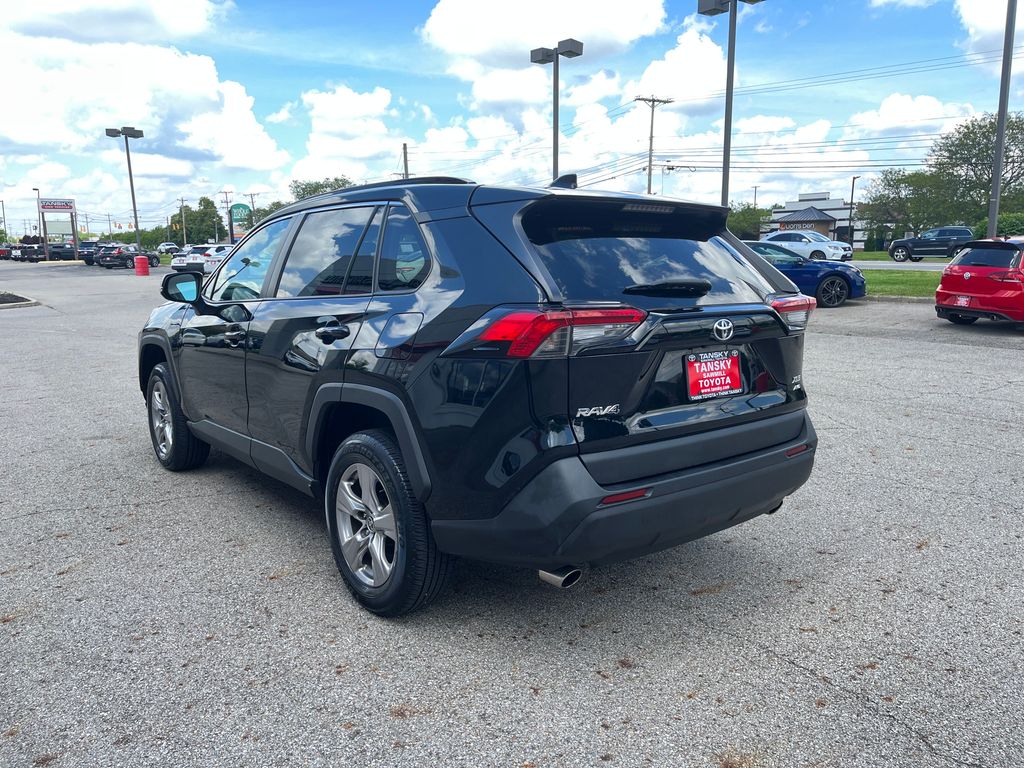2022 Toyota RAV4 XLE photo