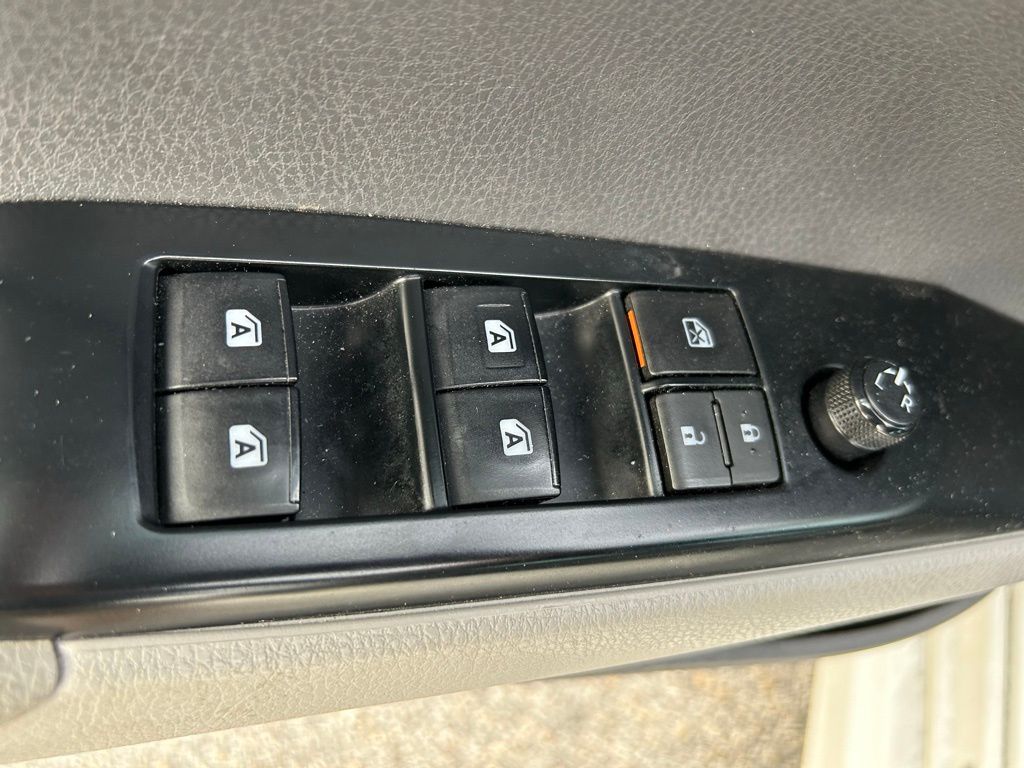 Thumbnail: 2018 Toyota Camry - 16