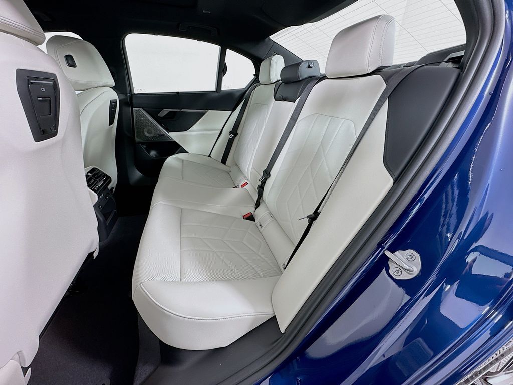 Thumbnail: 2026 BMW 5 Series - 17