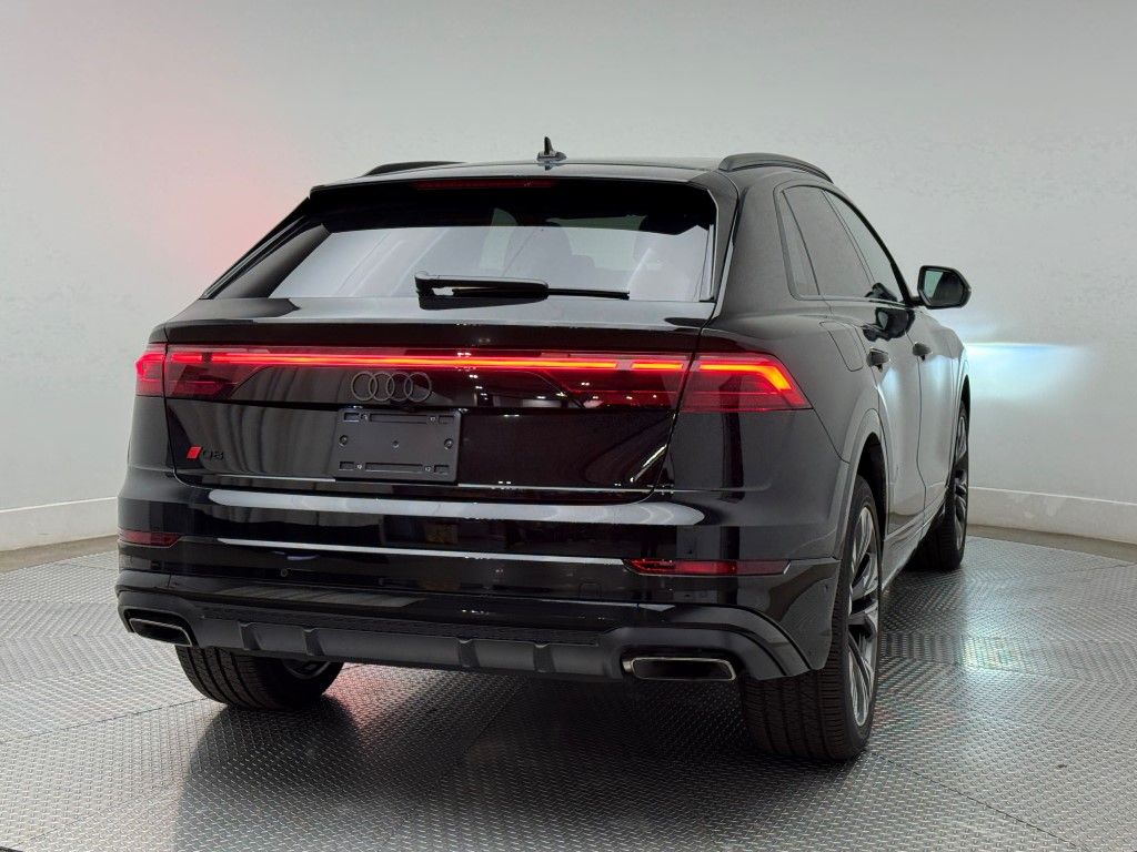Thumbnail: 2025 Audi Q8 - 10