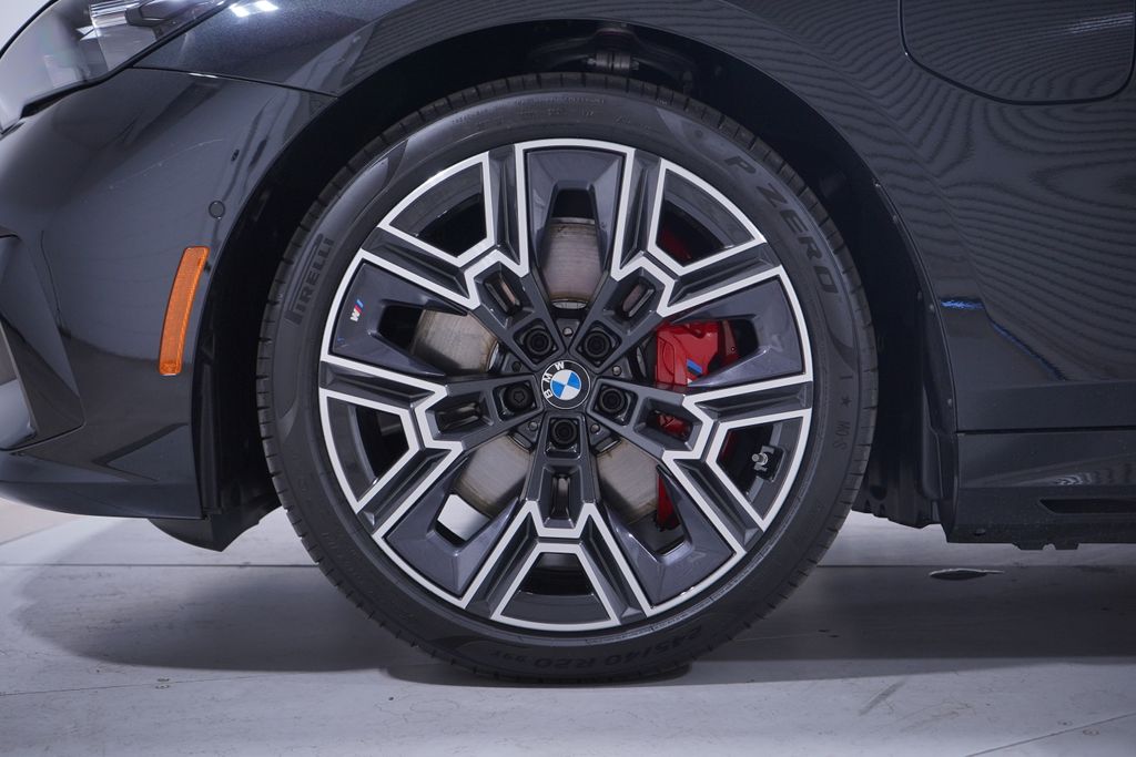 Thumbnail: 2026 BMW 5 Series - 2