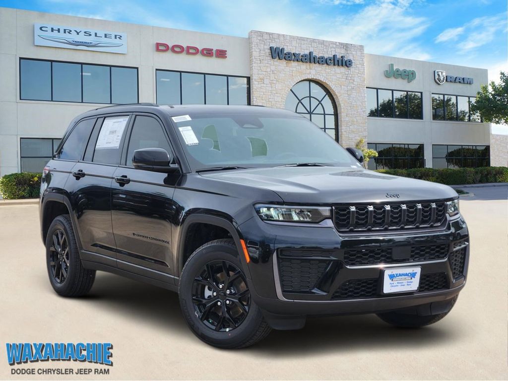 Diamond Black Crystal Pearlcoat 2026 Jeep Grand Cherokee Altitude 4WD SUV / Crossover Four-Wheel Drive 8-Speed Automatic