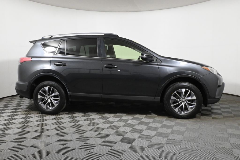 2018 Toyota RAV4 LE 9