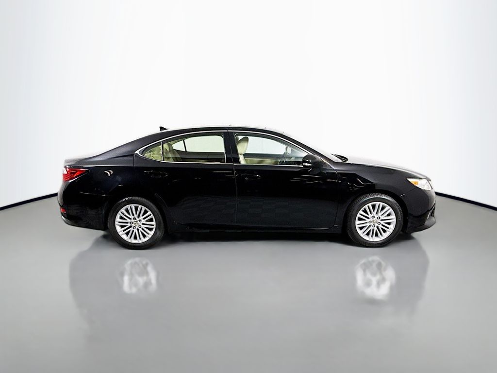 Thumbnail: 2014 Lexus ES - 4