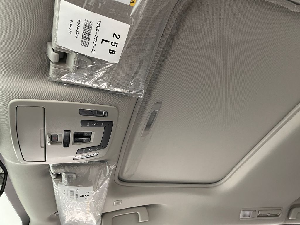 Thumbnail: 2025 Toyota Sienna - 30