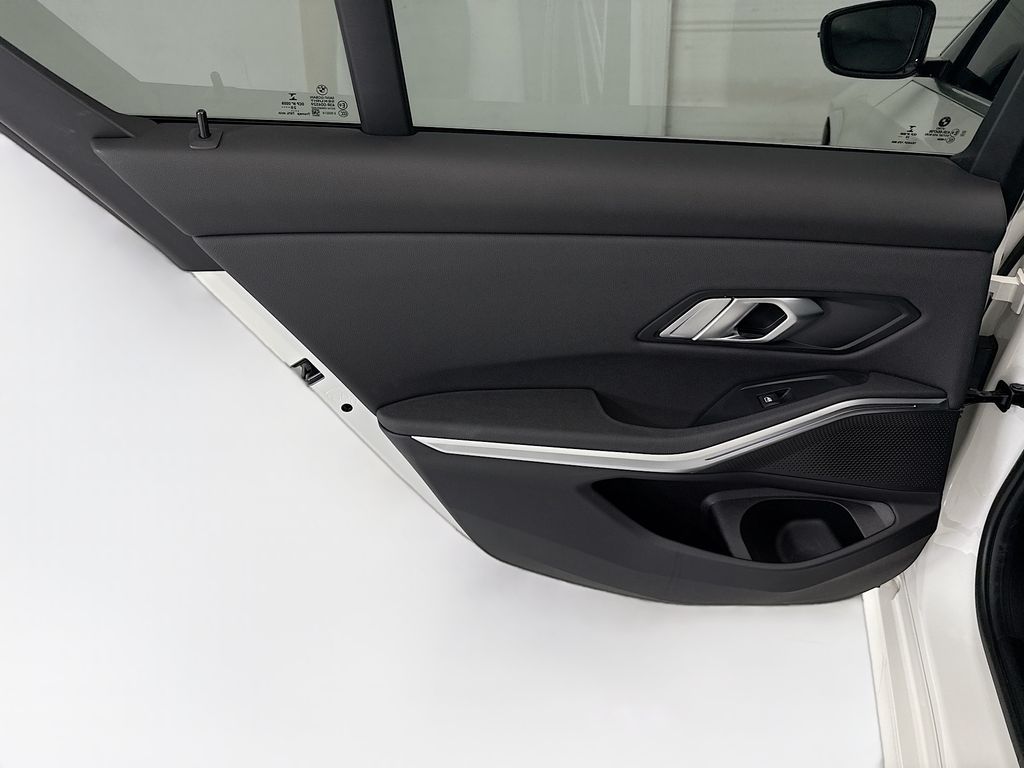 Thumbnail: 2021 BMW 3 Series - 25