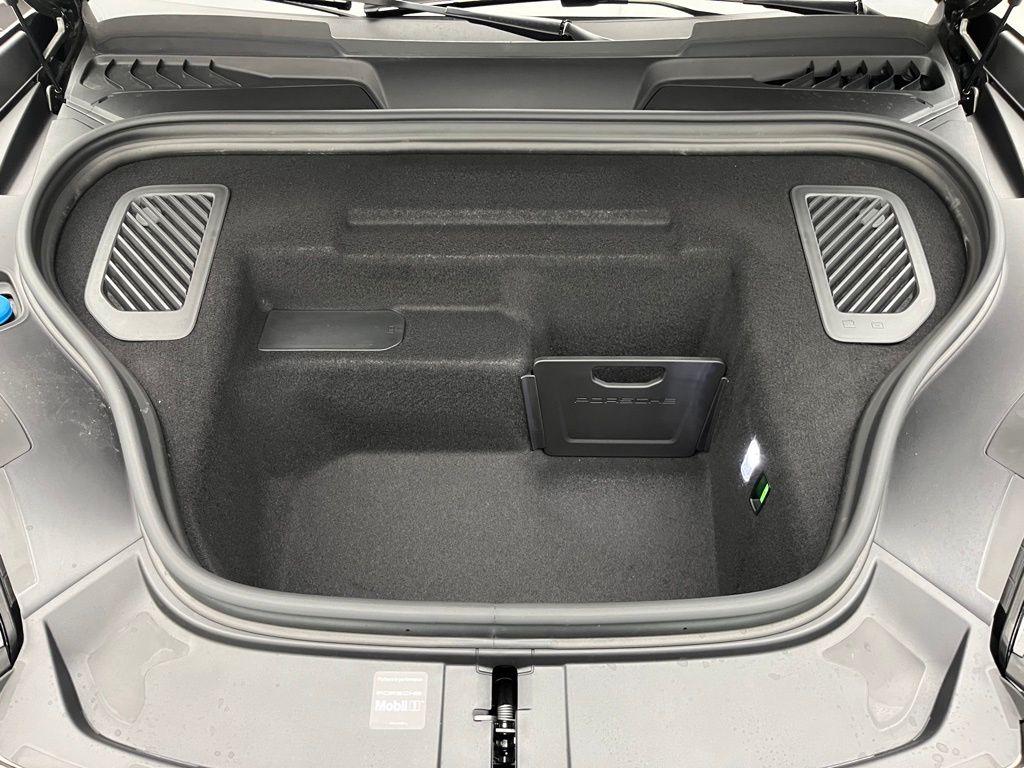 Thumbnail: 2025 Porsche Macan - 31