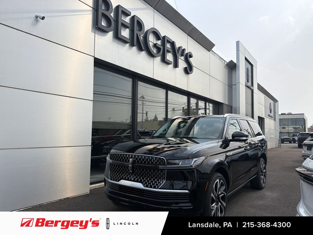 Infinite Black Metallic Clearcoat 2027 Lincoln Navigator SUV / Crossover Four-Wheel Drive Automatic