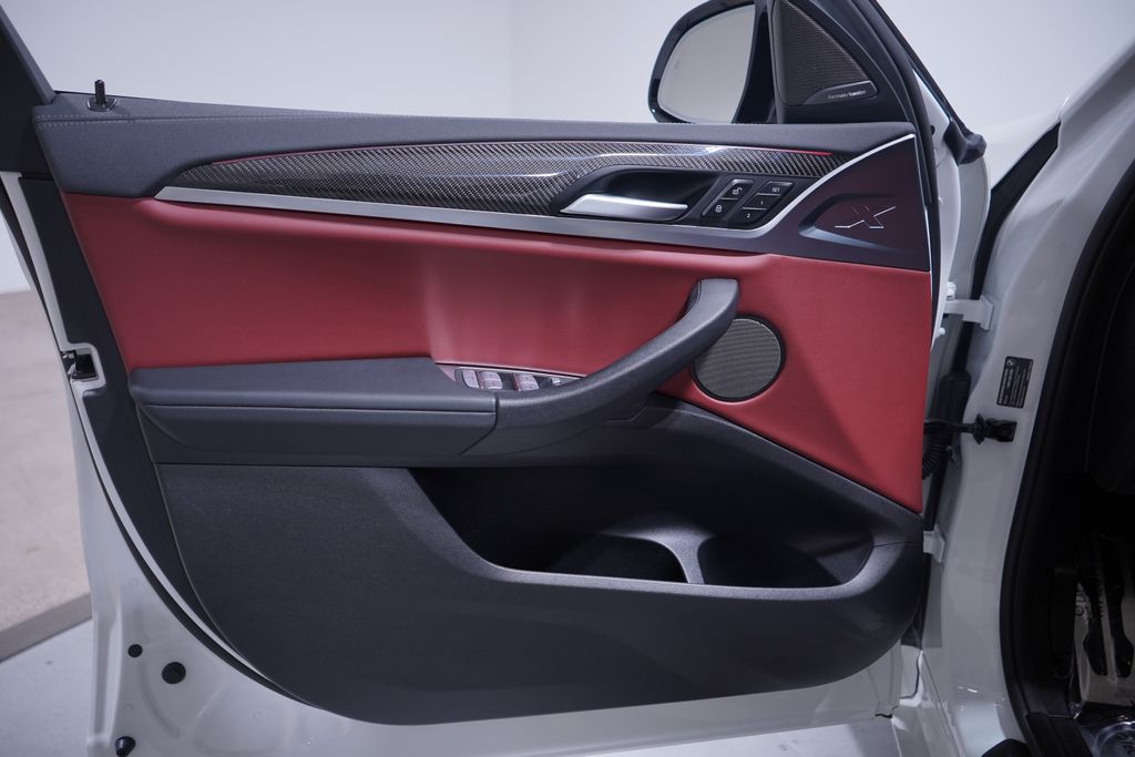 Thumbnail: 2025 BMW X4 - 16