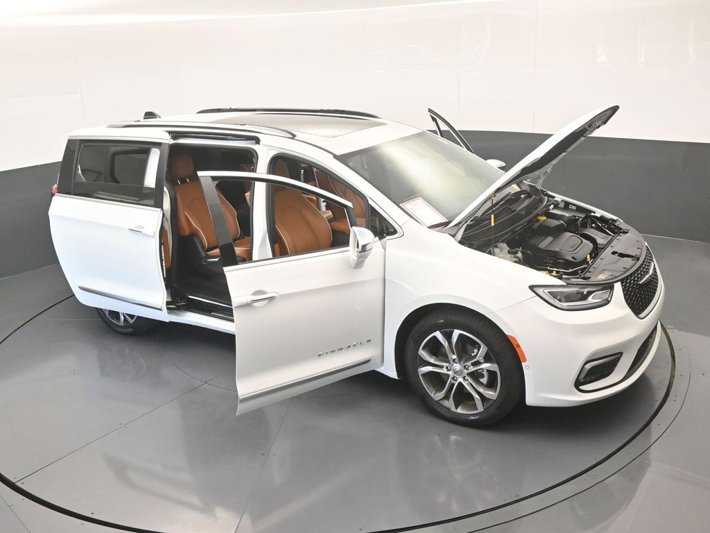 Used 2024 Bright White Clearcoat Chrysler Pinnacle image 85