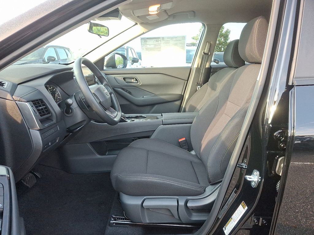 Thumbnail: 2026 Nissan Rogue - 5