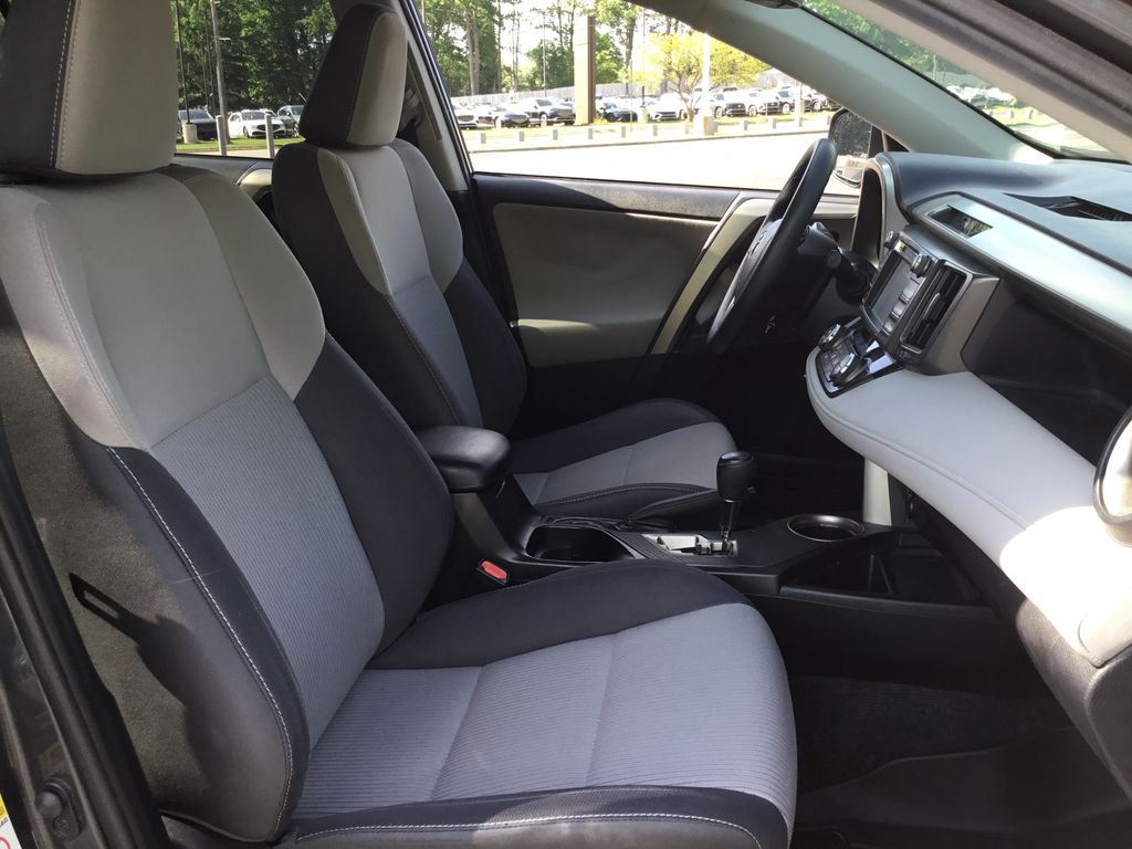 Thumbnail: 2015 Toyota RAV4 - 9