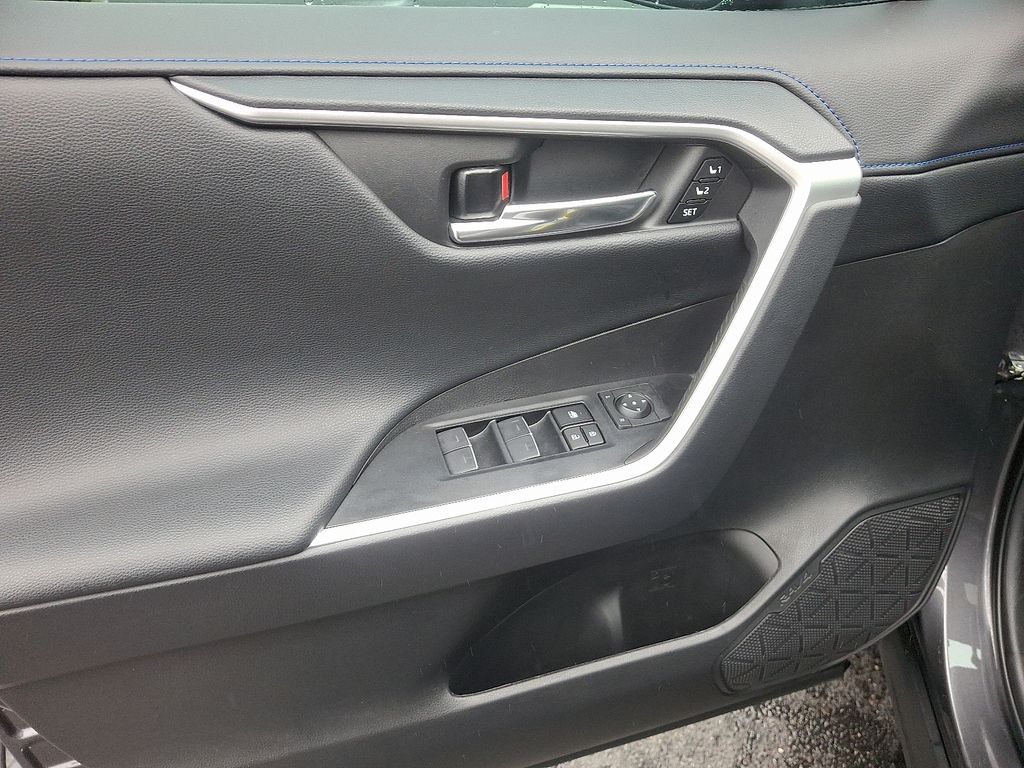 2024 Toyota RAV4 XSE 13