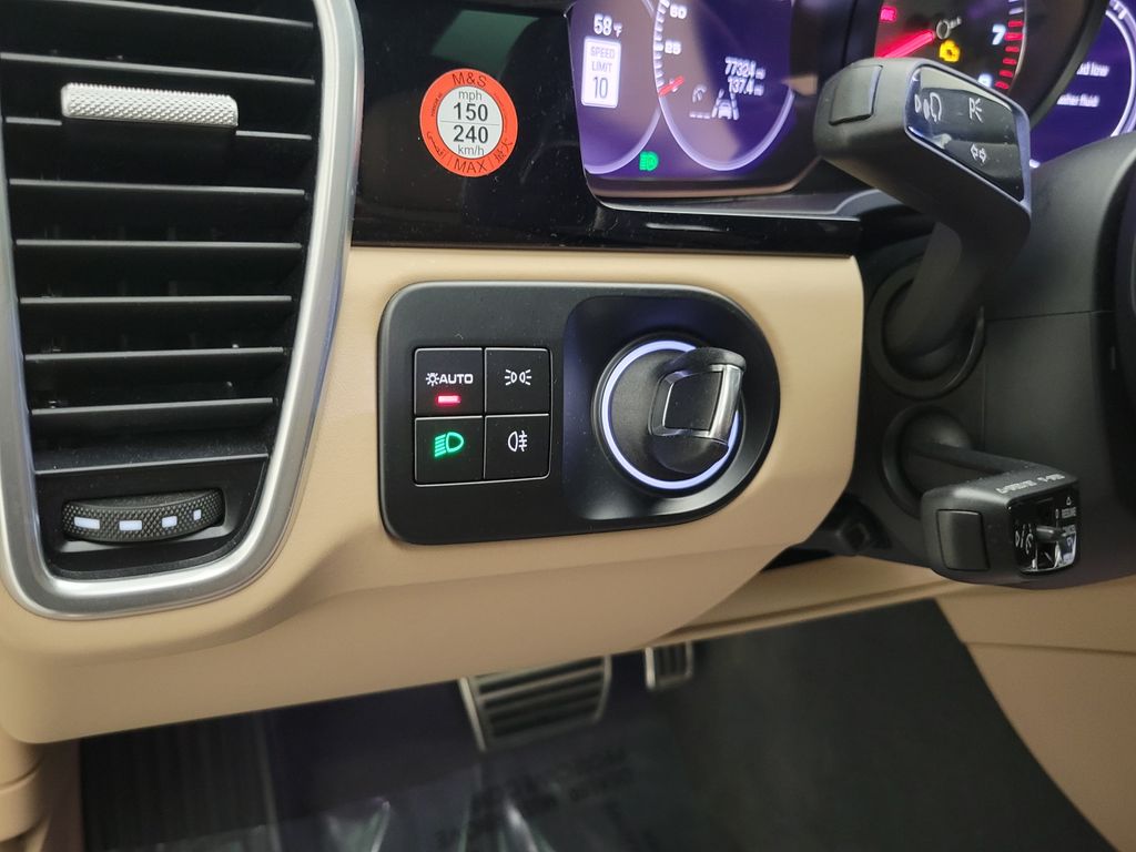 Thumbnail: 2023 Porsche Cayenne - 30